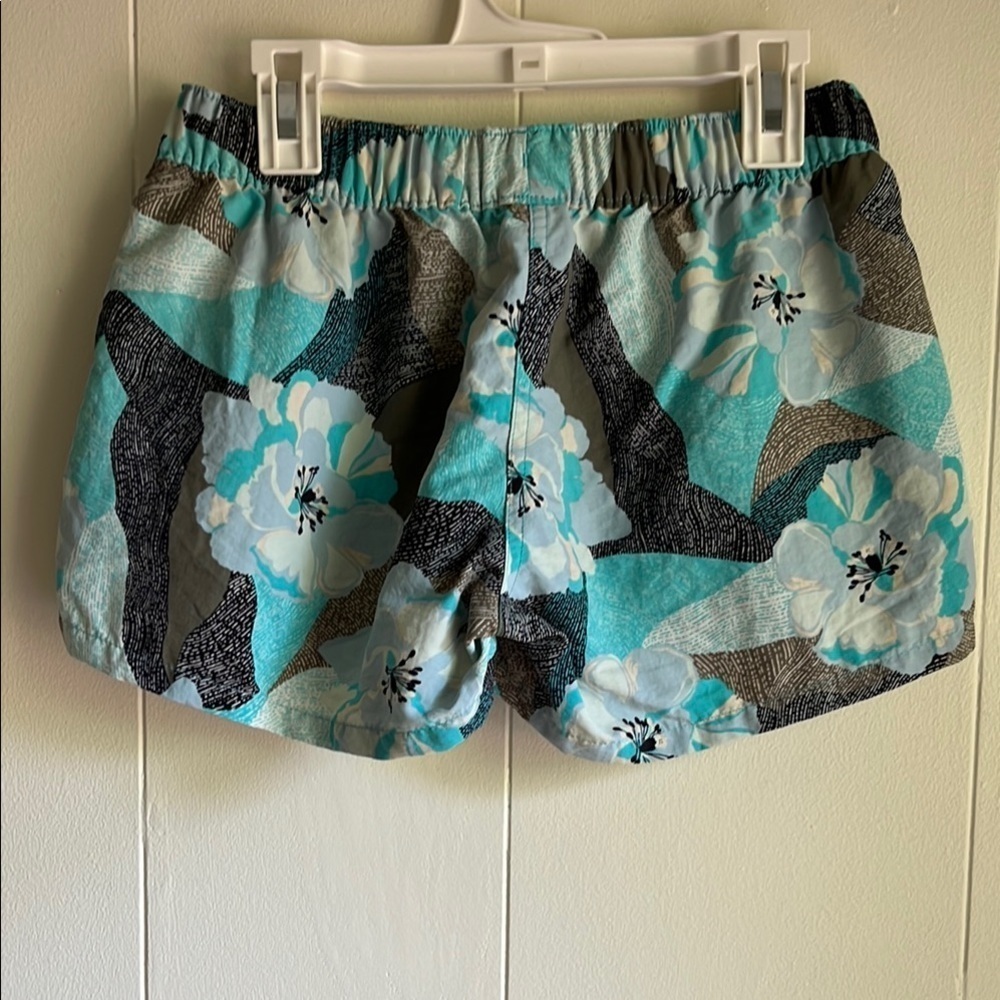 Patagonia Athletic Blue Black Floral Hibiscus Field Barely Baggies Shorts Sz XS - Picture 9 of 13